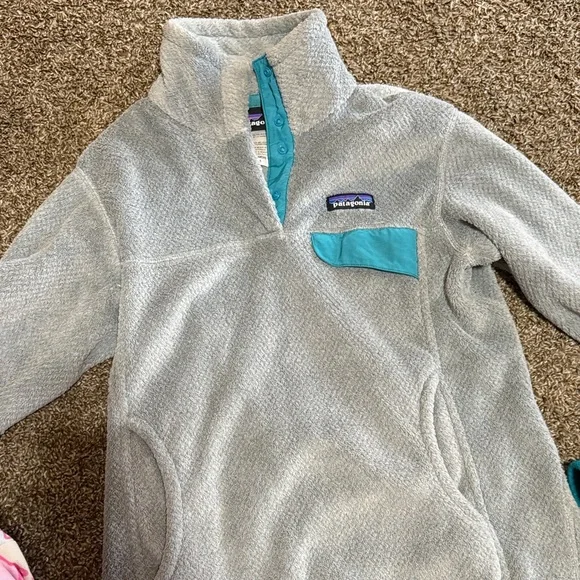 Patagonia Women’s Gray and Teal Fleece Pullover - Picture 3 of 5
